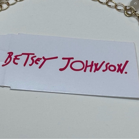 Betsey Johnson Pearl Choker Necklace with Floral and Bee Charms. NWT. - Picture 3 of 7